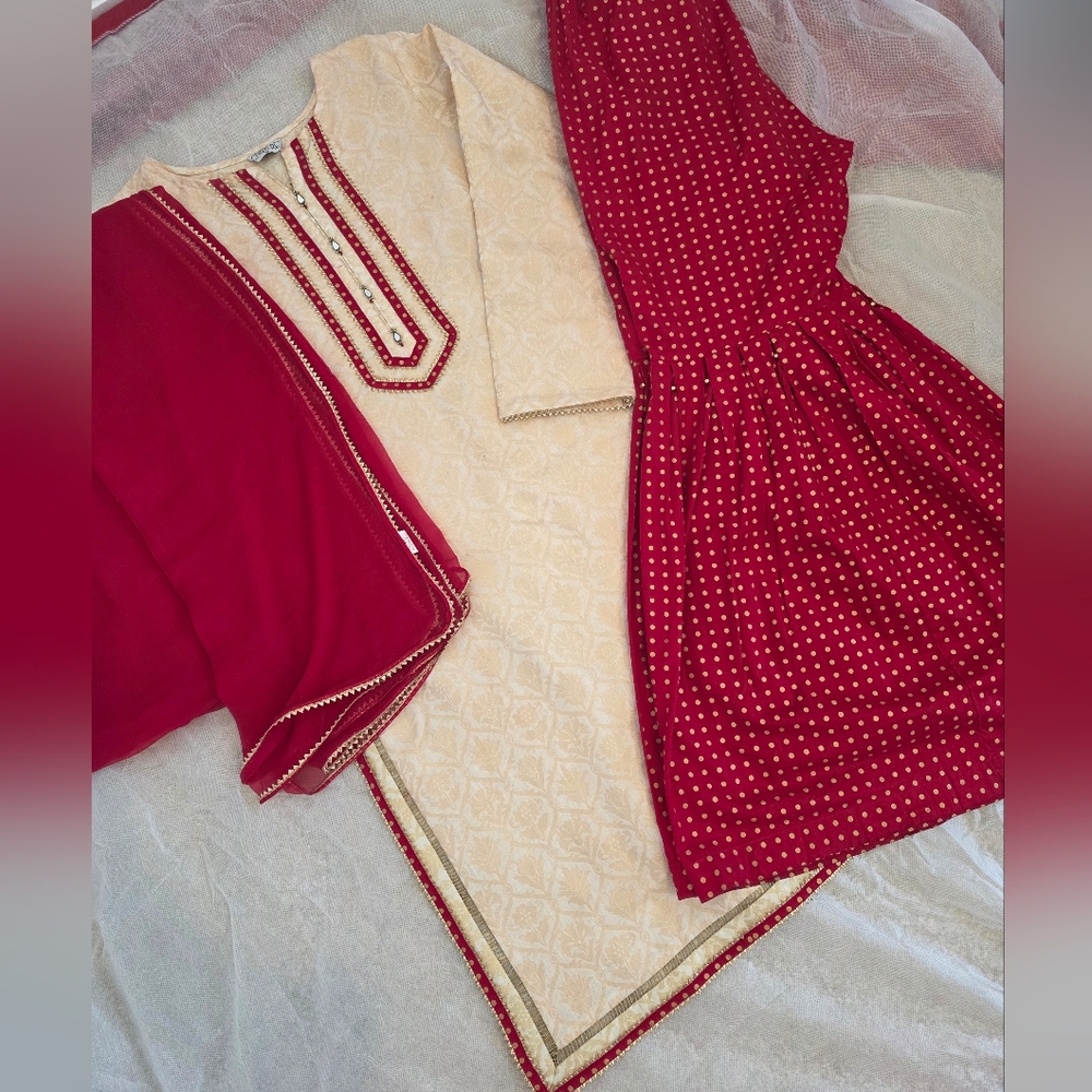 Chinyere- Red Garaara & Cream Shirt With Chiffon Duppata - 3 Piece Suit - Picture 4 of 5